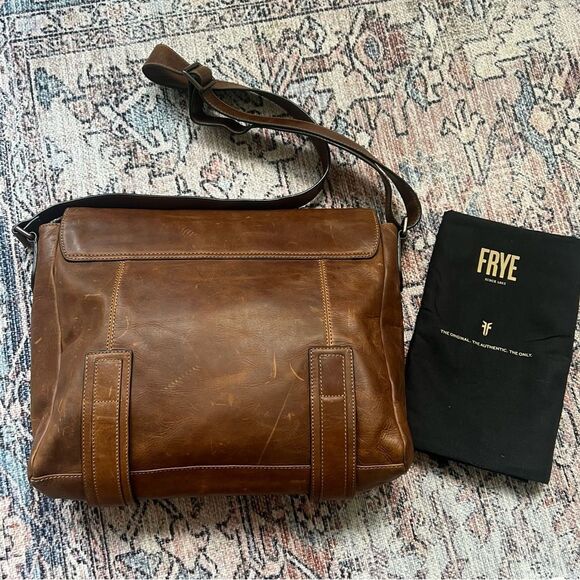 Frye NWT Logan Messenger Bag Dark Brown Leather MSRP $498 DB791 - Picture 2 of 16